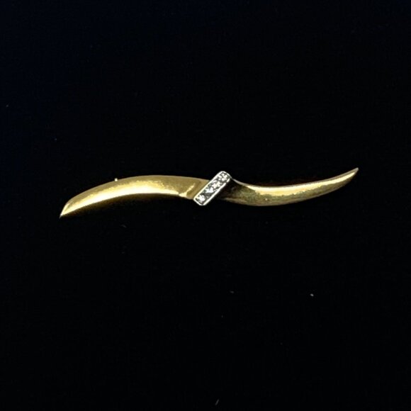 Crown Trifari Gold Tone Wave Brooch - Picture 2 of 7